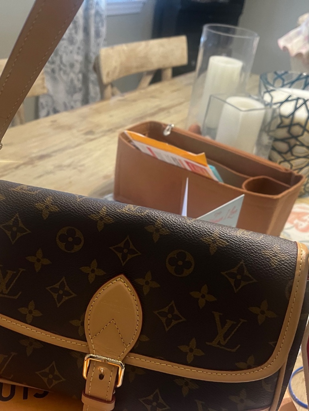 Louis Vuitton crossbody Diane Bag - Picture 4 of 10